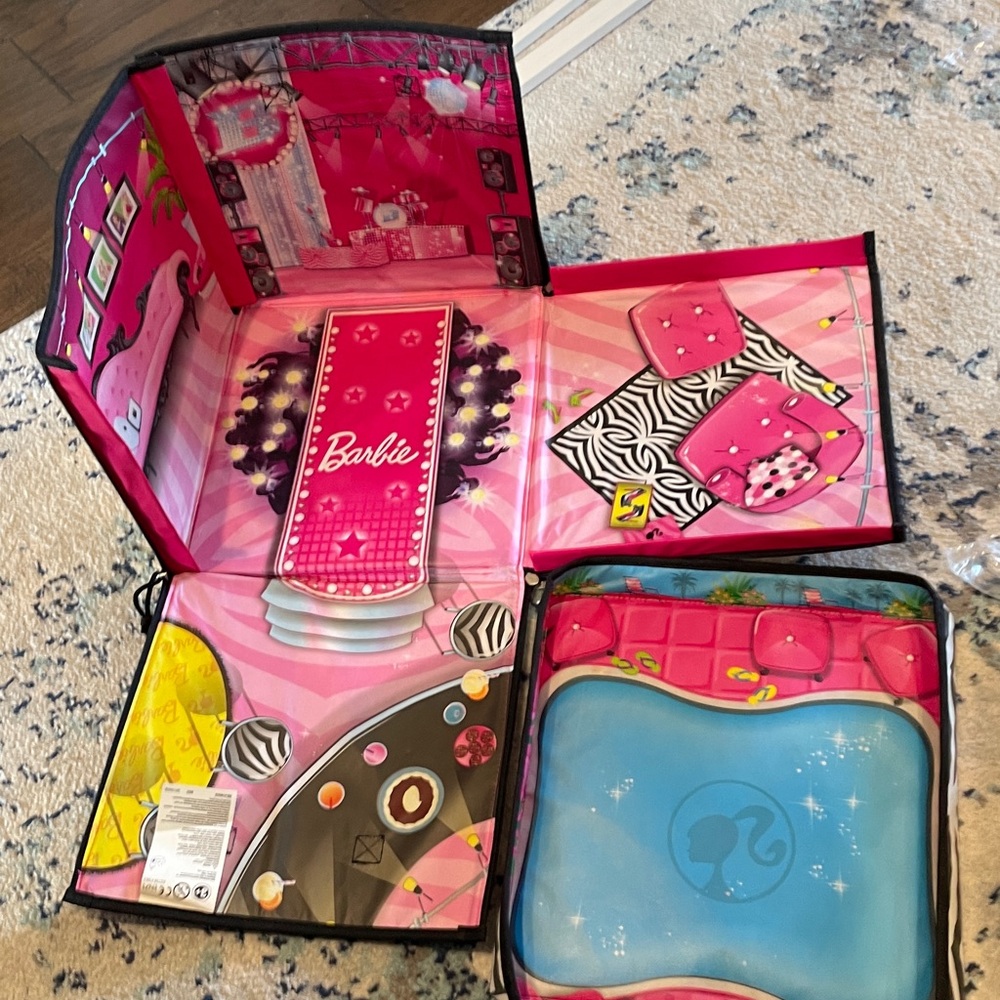 Barbie Storage Bin and Playmat - Picture 2 of 5